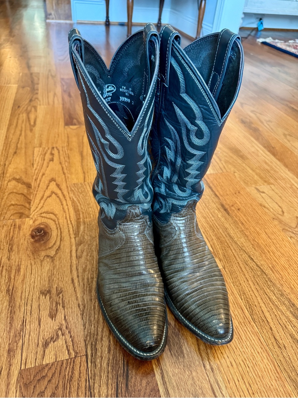 Vintage Black and Brown Western Cowboy Boots - Justin Lizard skin